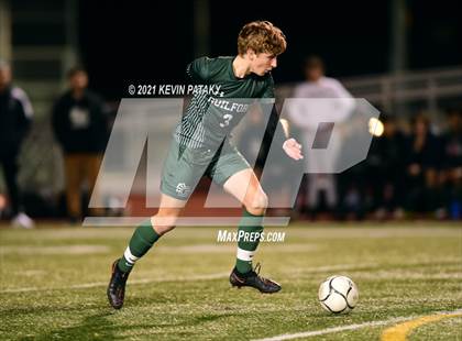 Thumbnail 3 in Wethersfield vs. Guilford (CIAC Class L Semifinal) photogallery.