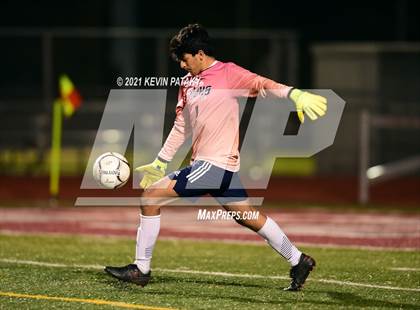 Thumbnail 2 in Wethersfield vs. Guilford (CIAC Class L Semifinal) photogallery.