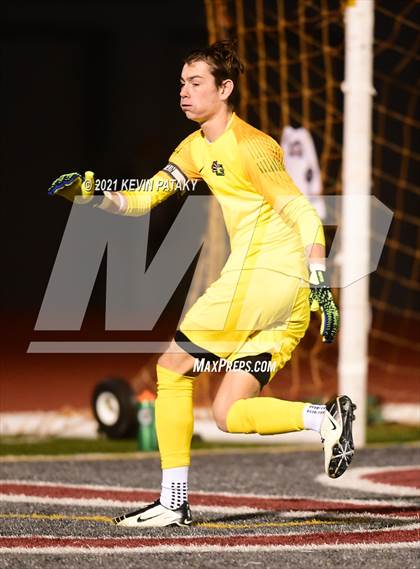 Thumbnail 3 in Wethersfield vs. Guilford (CIAC Class L Semifinal) photogallery.