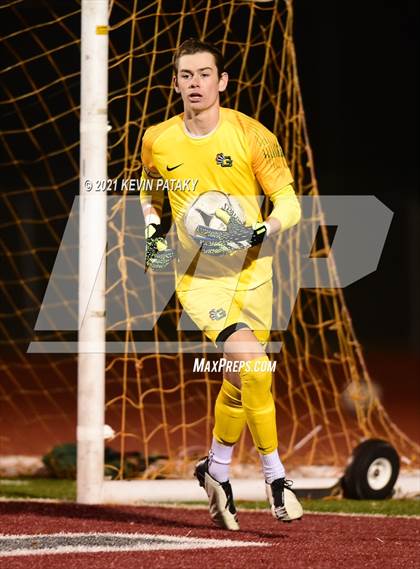Thumbnail 3 in Wethersfield vs. Guilford (CIAC Class L Semifinal) photogallery.