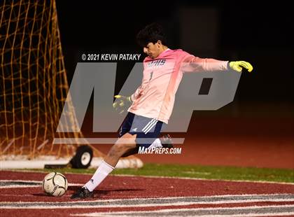 Thumbnail 2 in Wethersfield vs. Guilford (CIAC Class L Semifinal) photogallery.