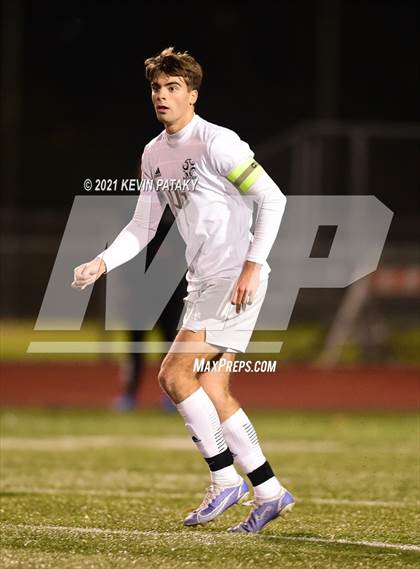 Thumbnail 2 in Wethersfield vs. Guilford (CIAC Class L Semifinal) photogallery.
