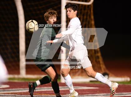 Thumbnail 2 in Wethersfield vs. Guilford (CIAC Class L Semifinal) photogallery.