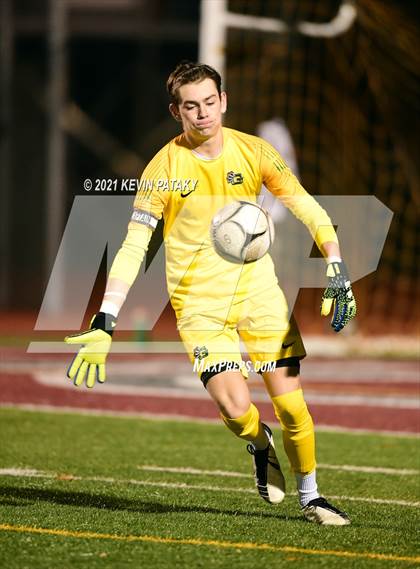 Thumbnail 3 in Wethersfield vs. Guilford (CIAC Class L Semifinal) photogallery.