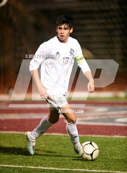 Thumbnail 2 in Wethersfield vs. Guilford (CIAC Class L Semifinal) photogallery.