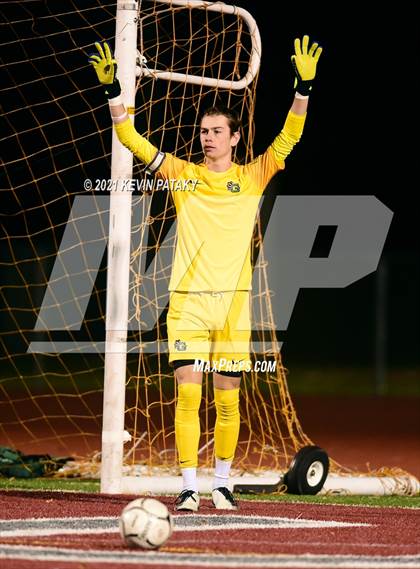 Thumbnail 3 in Wethersfield vs. Guilford (CIAC Class L Semifinal) photogallery.