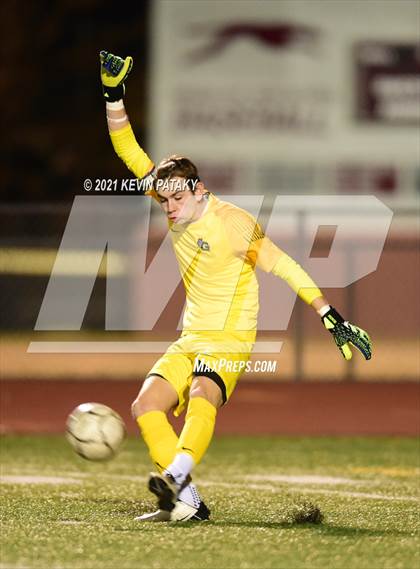Thumbnail 1 in Wethersfield vs. Guilford (CIAC Class L Semifinal) photogallery.
