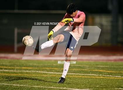 Thumbnail 2 in Wethersfield vs. Guilford (CIAC Class L Semifinal) photogallery.