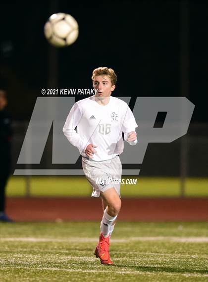Thumbnail 2 in Wethersfield vs. Guilford (CIAC Class L Semifinal) photogallery.
