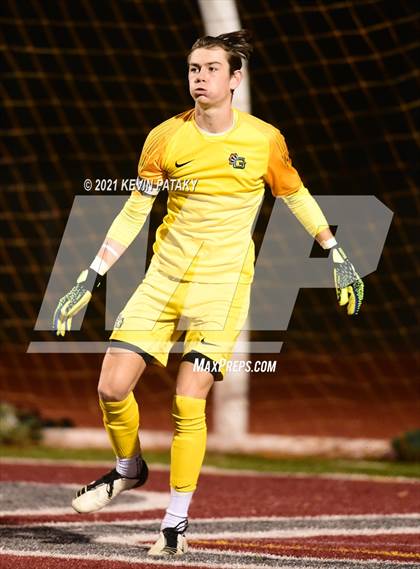 Thumbnail 1 in Wethersfield vs. Guilford (CIAC Class L Semifinal) photogallery.