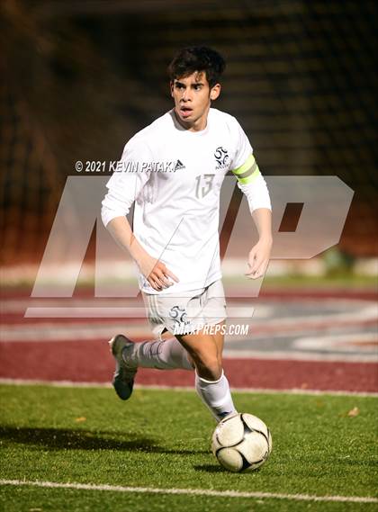 Thumbnail 3 in Wethersfield vs. Guilford (CIAC Class L Semifinal) photogallery.