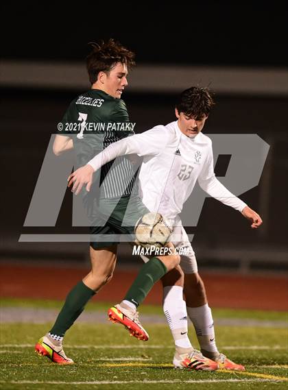 Thumbnail 3 in Wethersfield vs. Guilford (CIAC Class L Semifinal) photogallery.