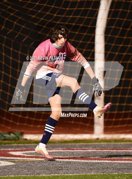Thumbnail 3 in Wethersfield vs. Guilford (CIAC Class L Semifinal) photogallery.