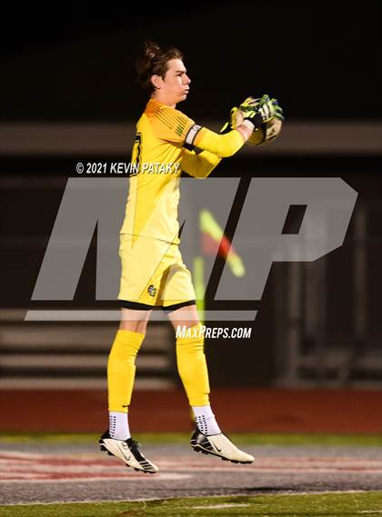 Thumbnail 3 in Wethersfield vs. Guilford (CIAC Class L Semifinal) photogallery.