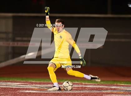 Thumbnail 3 in Wethersfield vs. Guilford (CIAC Class L Semifinal) photogallery.