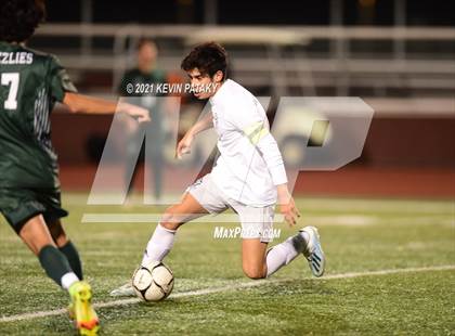 Thumbnail 1 in Wethersfield vs. Guilford (CIAC Class L Semifinal) photogallery.