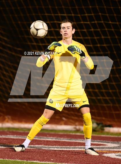Thumbnail 1 in Wethersfield vs. Guilford (CIAC Class L Semifinal) photogallery.