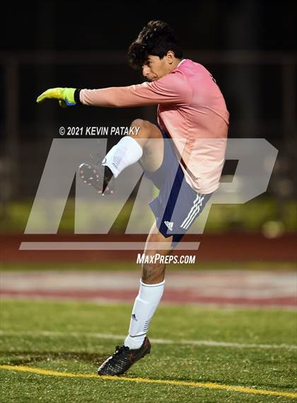 Thumbnail 2 in Wethersfield vs. Guilford (CIAC Class L Semifinal) photogallery.