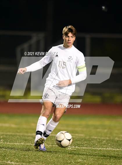 Thumbnail 3 in Wethersfield vs. Guilford (CIAC Class L Semifinal) photogallery.