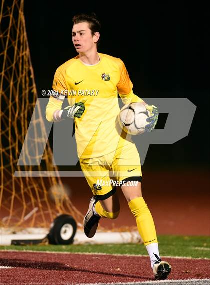 Thumbnail 2 in Wethersfield vs. Guilford (CIAC Class L Semifinal) photogallery.