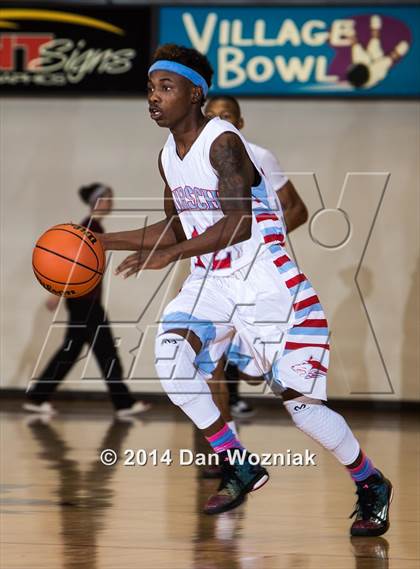 Thumbnail 2 in Grapevine Faith Christian vs. Hirschi (Fantasy of Lights) photogallery.