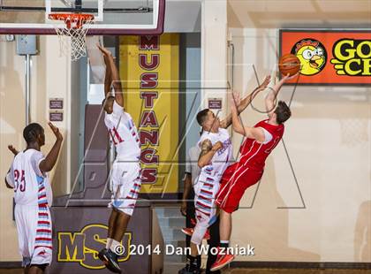Thumbnail 3 in Grapevine Faith Christian vs. Hirschi (Fantasy of Lights) photogallery.