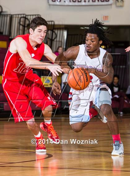Thumbnail 2 in Grapevine Faith Christian vs. Hirschi (Fantasy of Lights) photogallery.