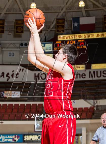 Thumbnail 3 in Grapevine Faith Christian vs. Hirschi (Fantasy of Lights) photogallery.