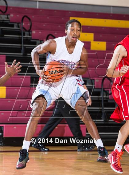 Thumbnail 2 in Grapevine Faith Christian vs. Hirschi (Fantasy of Lights) photogallery.