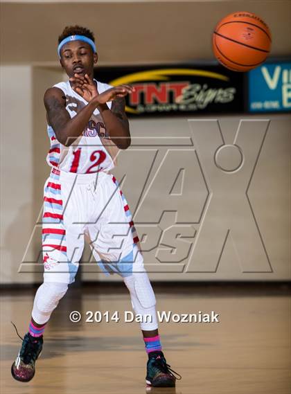 Thumbnail 1 in Grapevine Faith Christian vs. Hirschi (Fantasy of Lights) photogallery.