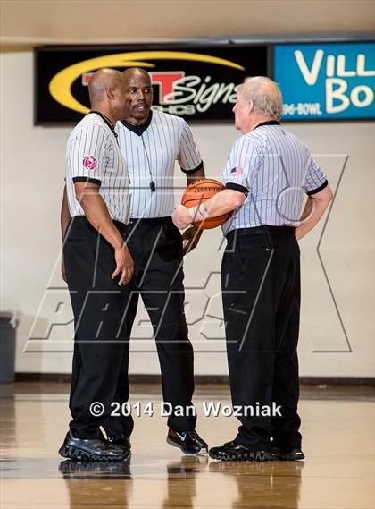Thumbnail 1 in Grapevine Faith Christian vs. Hirschi (Fantasy of Lights) photogallery.