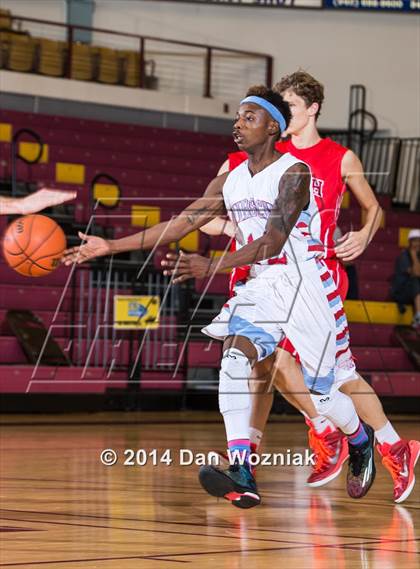 Thumbnail 2 in Grapevine Faith Christian vs. Hirschi (Fantasy of Lights) photogallery.