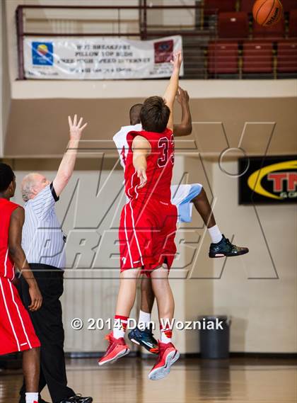 Thumbnail 3 in Grapevine Faith Christian vs. Hirschi (Fantasy of Lights) photogallery.