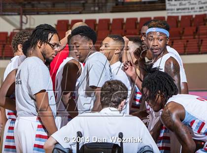 Thumbnail 2 in Grapevine Faith Christian vs. Hirschi (Fantasy of Lights) photogallery.