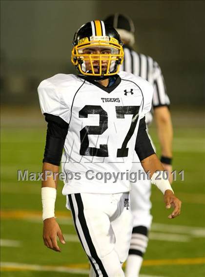 Thumbnail 1 in Verbum Dei vs. Bosco Tech photogallery.