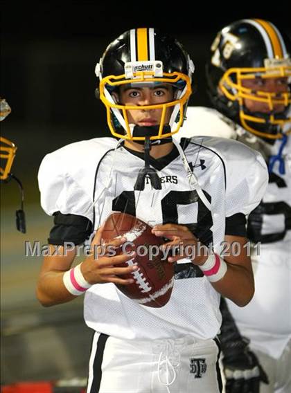 Thumbnail 2 in Verbum Dei vs. Bosco Tech photogallery.