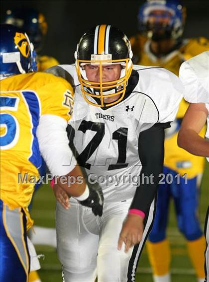Thumbnail 1 in Verbum Dei vs. Bosco Tech photogallery.