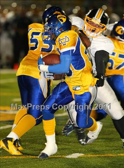 Thumbnail 1 in Verbum Dei vs. Bosco Tech photogallery.