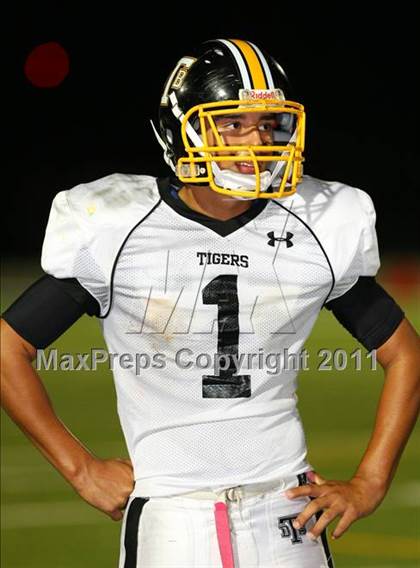 Thumbnail 1 in Verbum Dei vs. Bosco Tech photogallery.