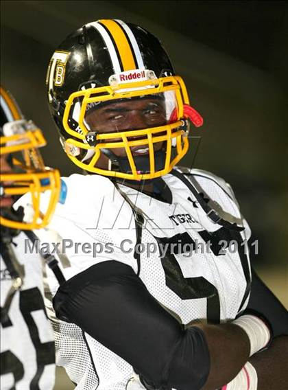 Thumbnail 1 in Verbum Dei vs. Bosco Tech photogallery.