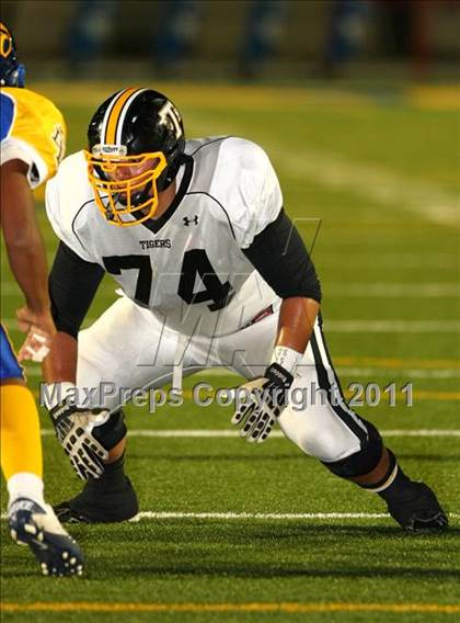 Thumbnail 1 in Verbum Dei vs. Bosco Tech photogallery.