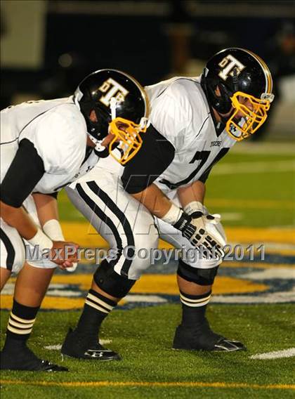Thumbnail 1 in Verbum Dei vs. Bosco Tech photogallery.