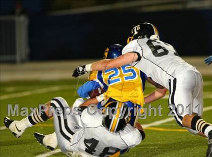 Thumbnail 1 in Verbum Dei vs. Bosco Tech photogallery.