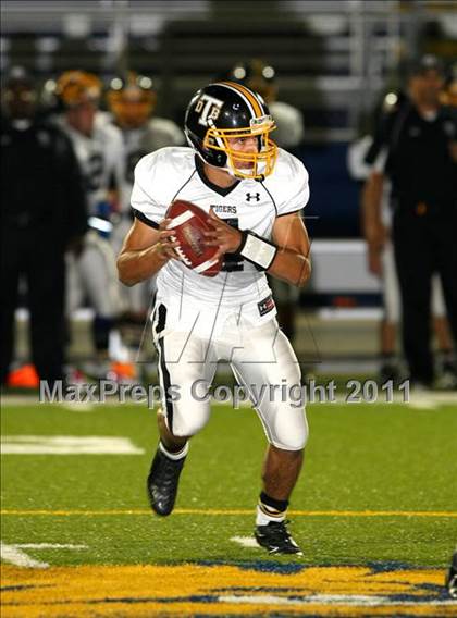 Thumbnail 1 in Verbum Dei vs. Bosco Tech photogallery.