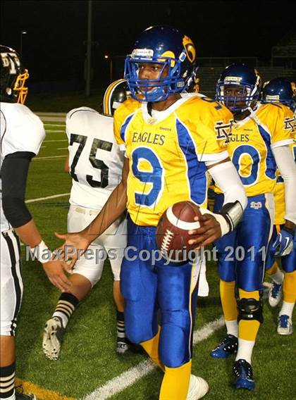 Thumbnail 1 in Verbum Dei vs. Bosco Tech photogallery.