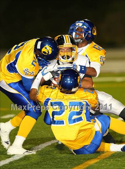 Thumbnail 2 in Verbum Dei vs. Bosco Tech photogallery.