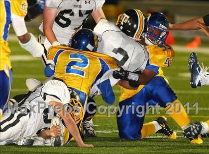 Thumbnail 1 in Verbum Dei vs. Bosco Tech photogallery.