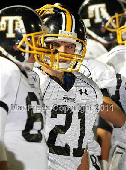 Thumbnail 2 in Verbum Dei vs. Bosco Tech photogallery.