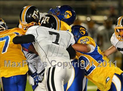 Thumbnail 1 in Verbum Dei vs. Bosco Tech photogallery.