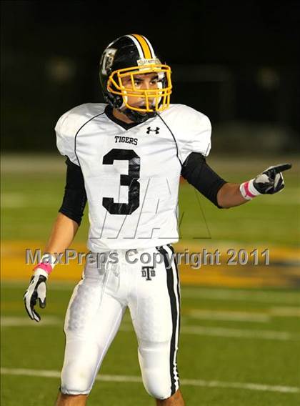 Thumbnail 2 in Verbum Dei vs. Bosco Tech photogallery.
